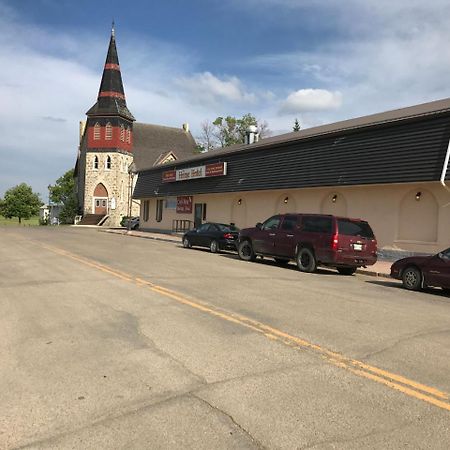 The Home Hotel Boissevain Exterior photo