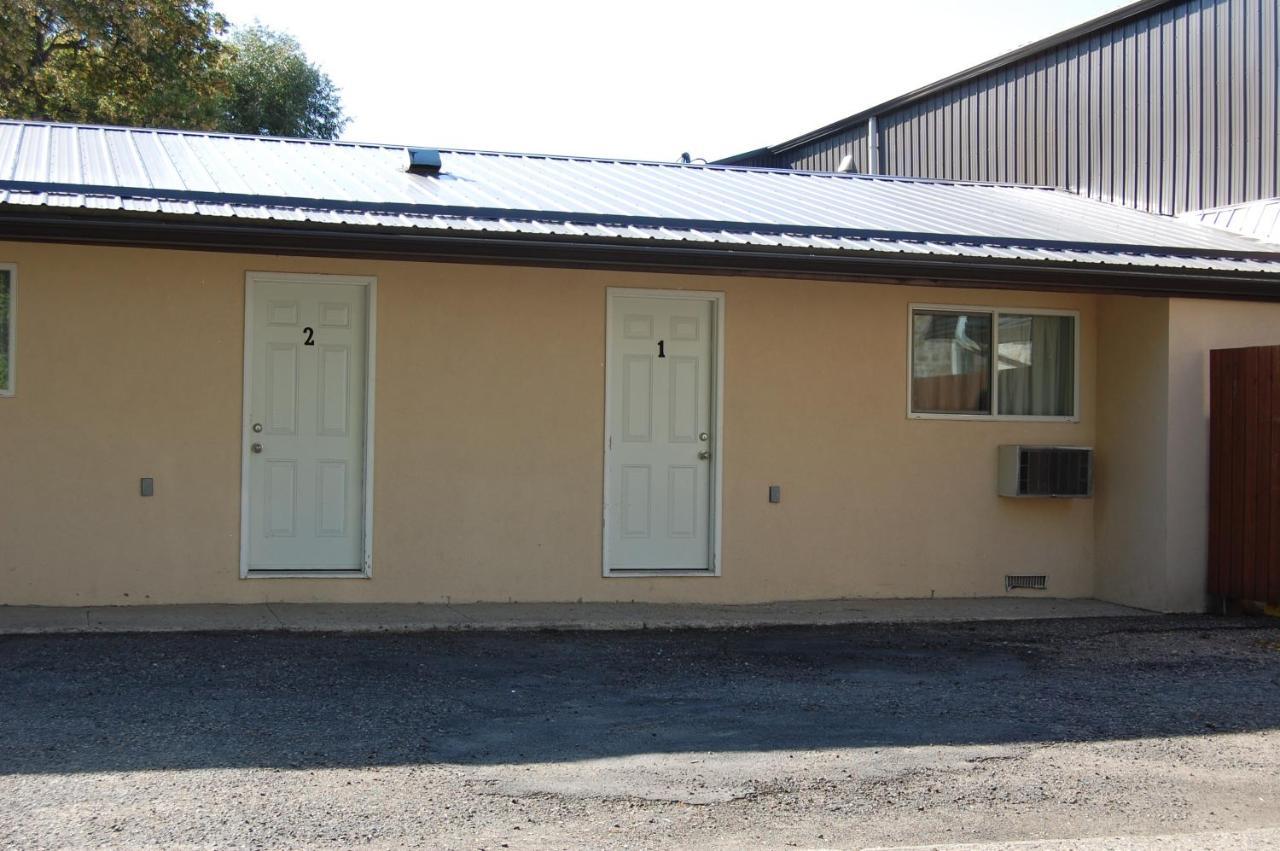 The Home Hotel Boissevain Exterior photo