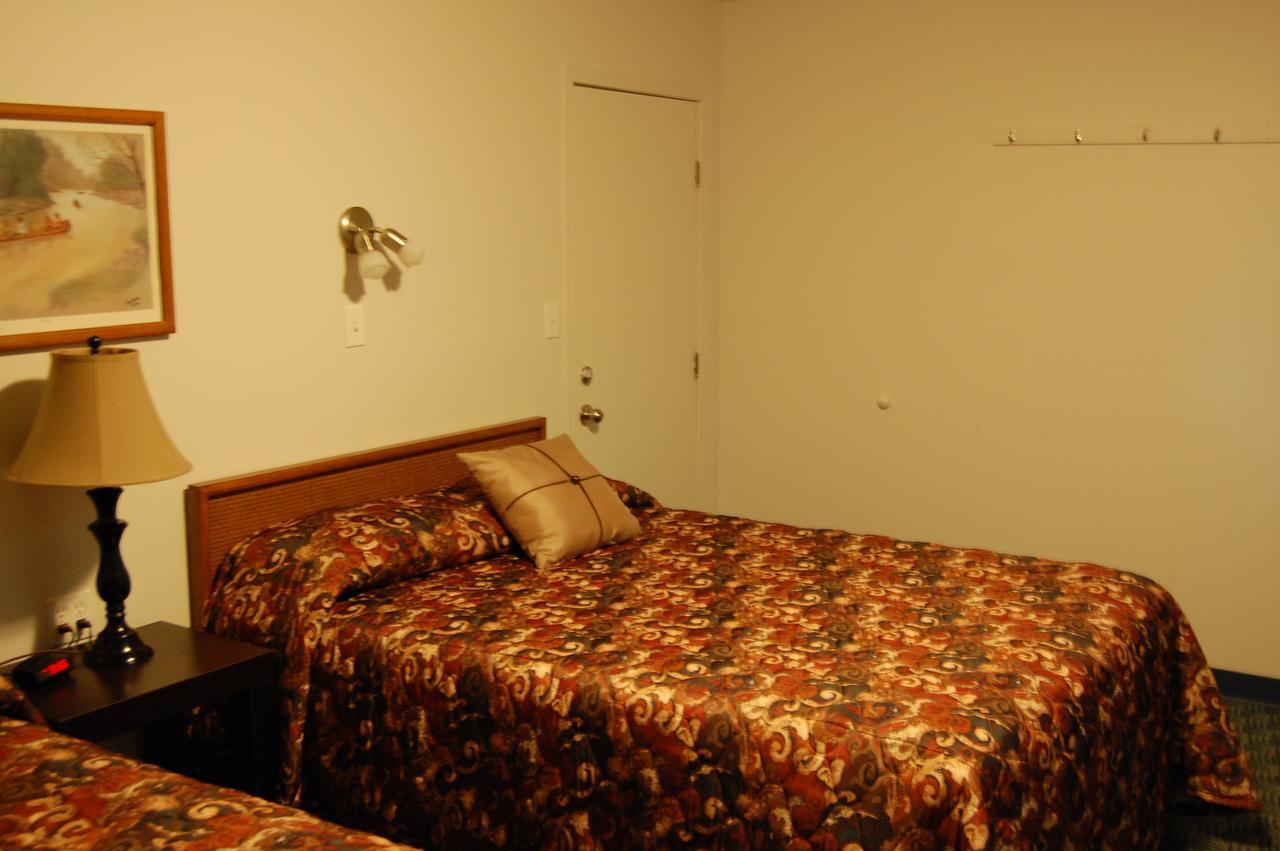 The Home Hotel Boissevain Exterior photo