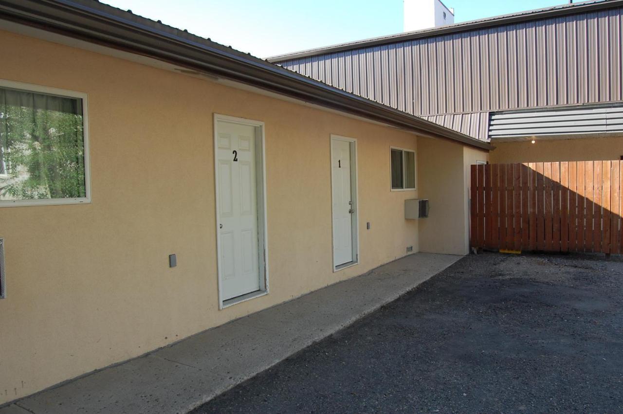 The Home Hotel Boissevain Exterior photo