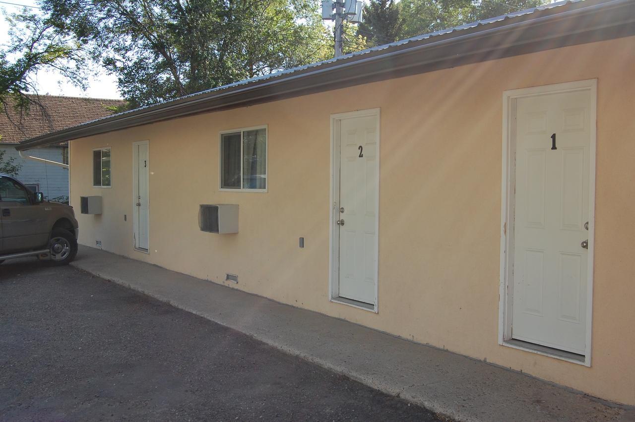 The Home Hotel Boissevain Exterior photo
