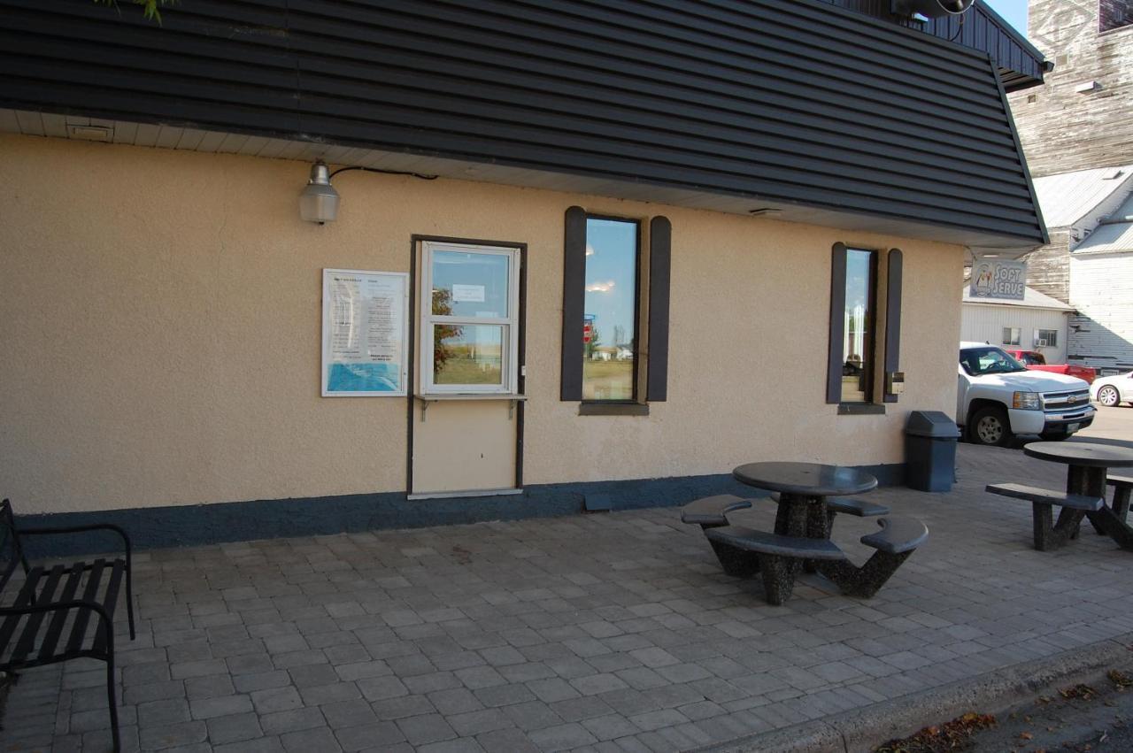 The Home Hotel Boissevain Exterior photo