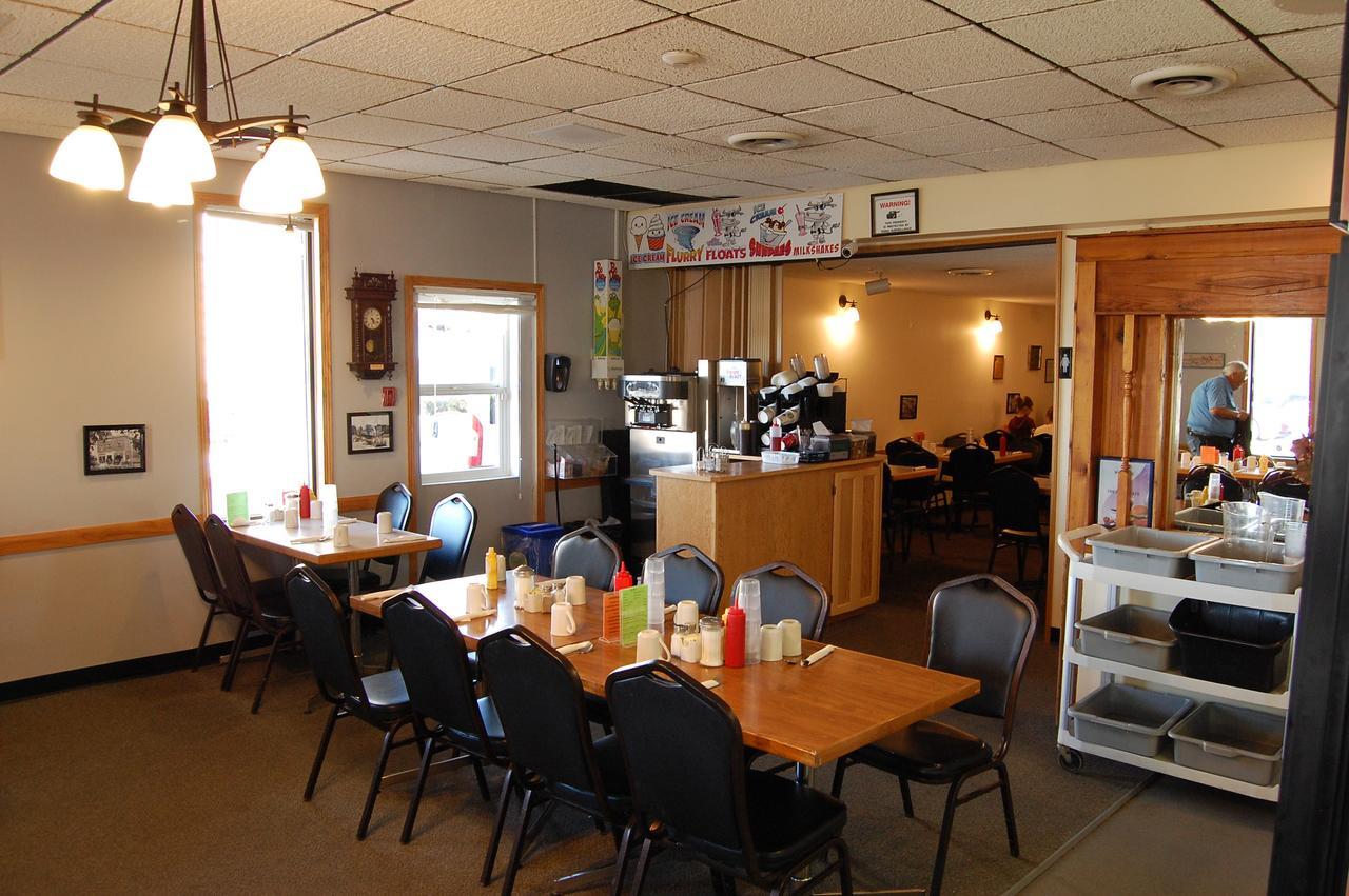 The Home Hotel Boissevain Exterior photo